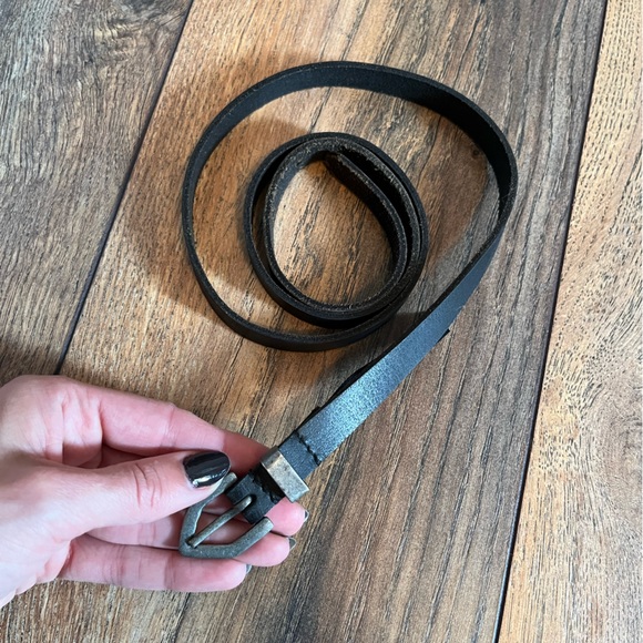 Widow (dolls kill) skinny black leather belt - Picture 1 of 4